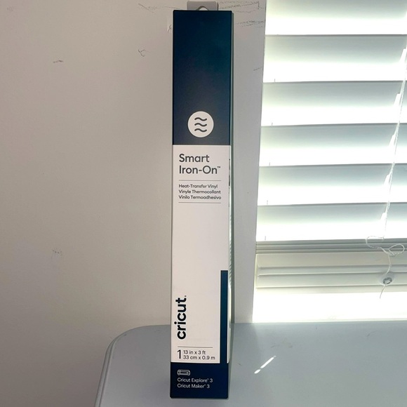NIB Cricut Smart Iron-On Heat Transfer Vinyl 13inx3ft NIB - Picture 7 of 7